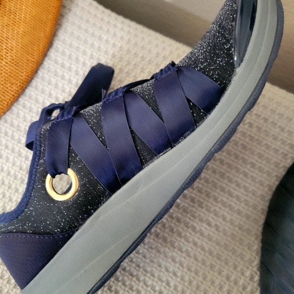 Bzees Women's Sparkle Navy Slipon Sneakers Sz 8.5 - Picture 5 of 12
